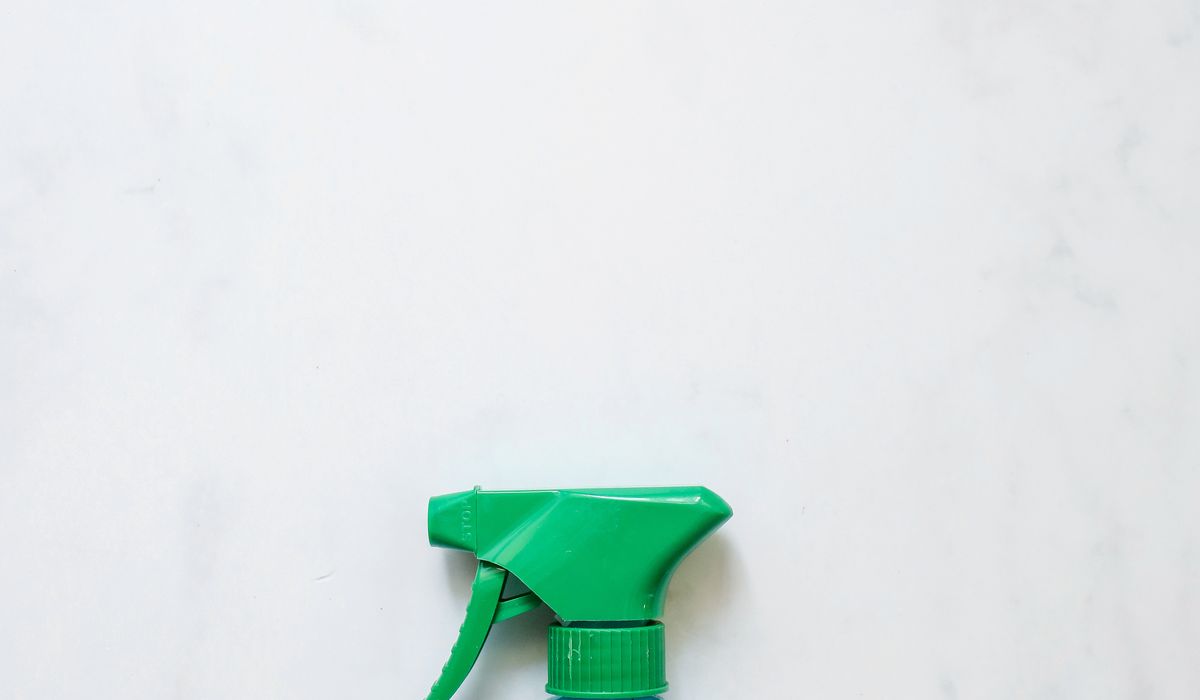 How to Make a Natural All-Purpose Cleaner at Home